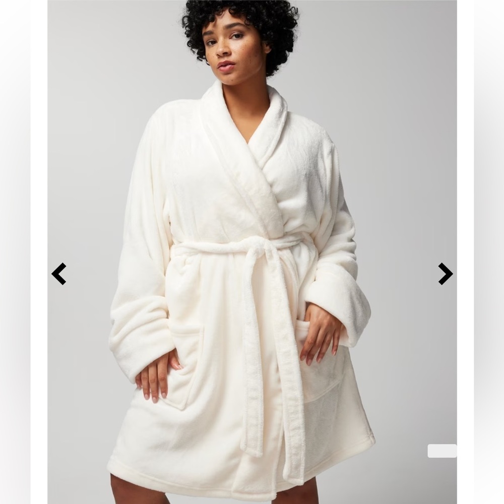 Short Soma plush robe